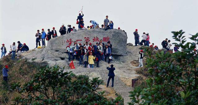 深圳网红打卡点“鹏城第一峰”竟是假石头？官方回应：将填成实心