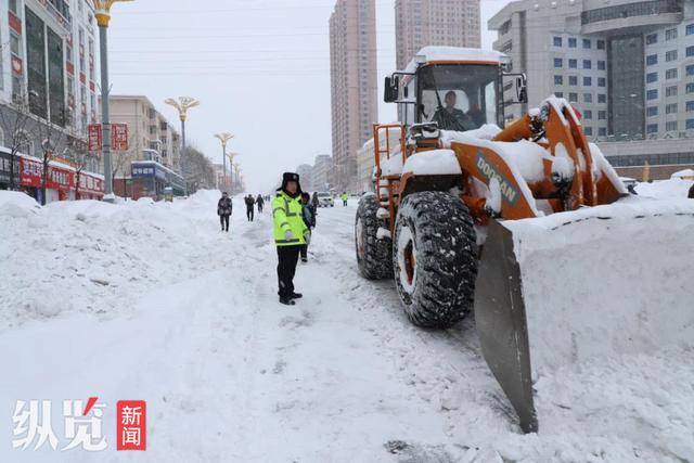 黑龙江鹤岗暴雪创历史之最 最新消息：部分主干道已恢复通行条件，全市学校明日恢复上课